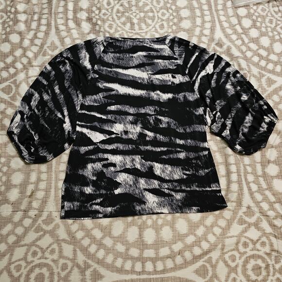 Micheal Kors Size L Black White 3/4 sleeve shirt Wide Sleeves - Picture 5 of 6